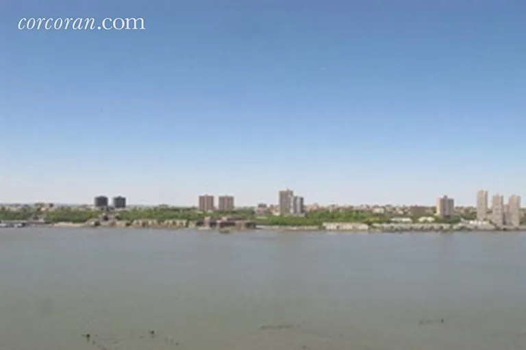 New York City Real Estate | View 60 Riverside Boulevard, 2009 | Straight on river views! | View 5