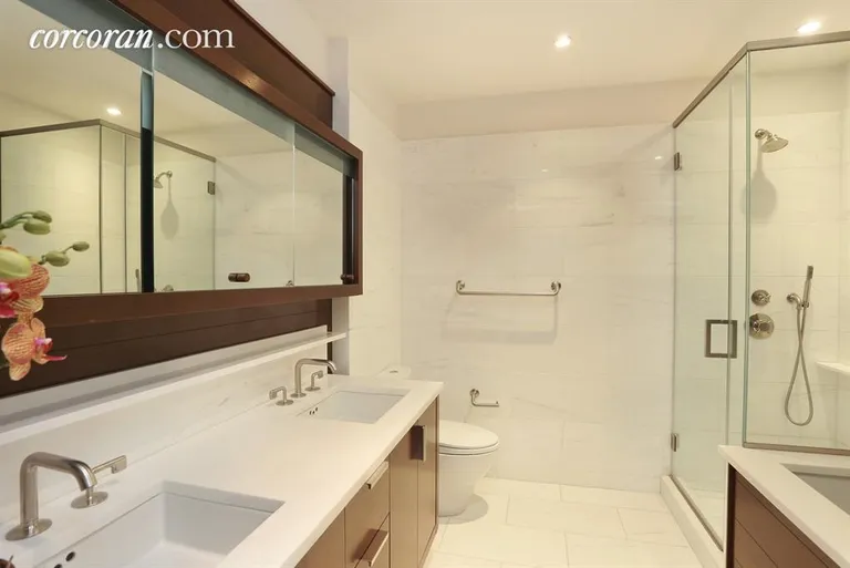 New York City Real Estate | View 60 Riverside Boulevard, 2009 | Master bath with separate shower and soaking tub | View 3