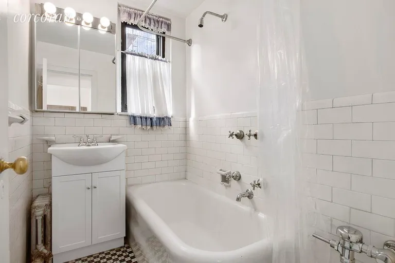 New York City Real Estate | View 240 East 79th Street, 4C | Windowed Bathroom | View 4