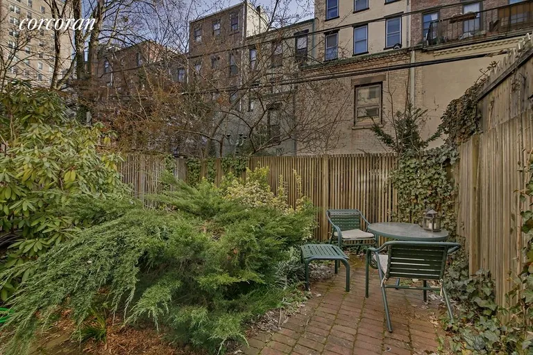 New York City Real Estate | View 28 Montgomery Place, Garden | Back Yard | View 8