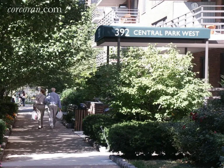 New York City Real Estate | View 392 Central Park West, 9E | Landscaped grounds | View 7