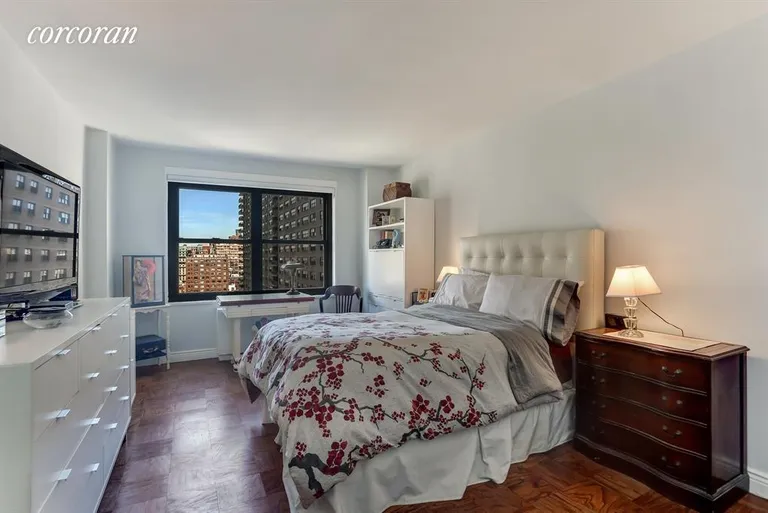 New York City Real Estate | View 140 West End Avenue, 22M | Bedroom | View 4
