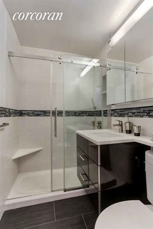 New York City Real Estate | View 140 West End Avenue, 22M | Bathroom | View 5
