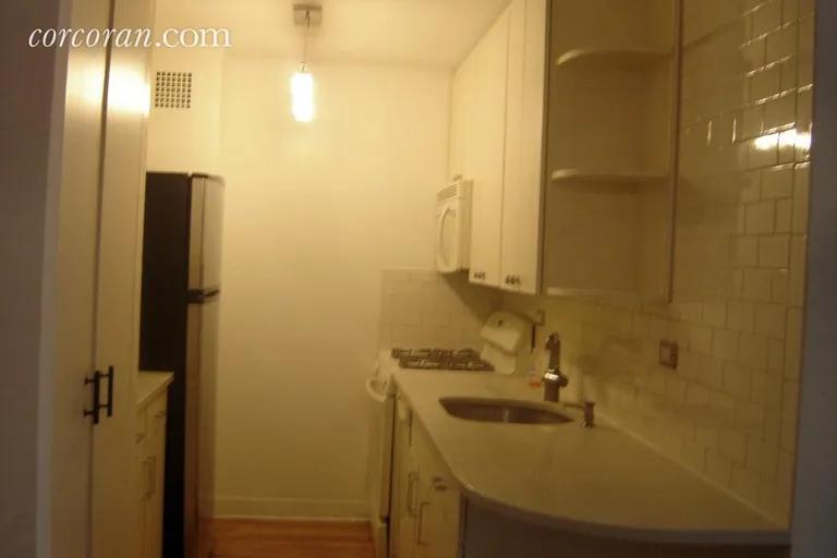 New York City Real Estate | View 301 East 79th Street, 4N | Large updated Open kitchen | View 4