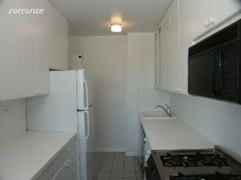 New York City Real Estate | View 400 Central Park West, 19J | Fully equipped kitchen | View 3