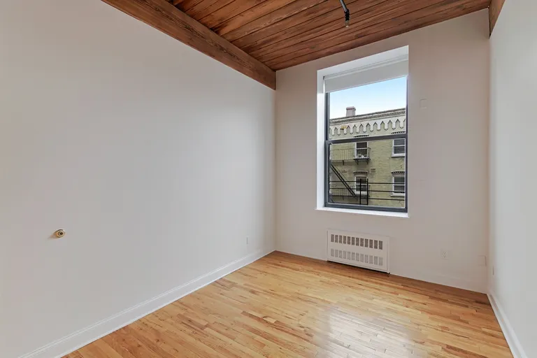 New York City Real Estate | View 29 Tiffany Place, 3H | Bedroom | View 3