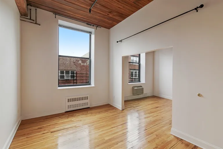 New York City Real Estate | View 29 Tiffany Place, 3H | Bedroom | View 4