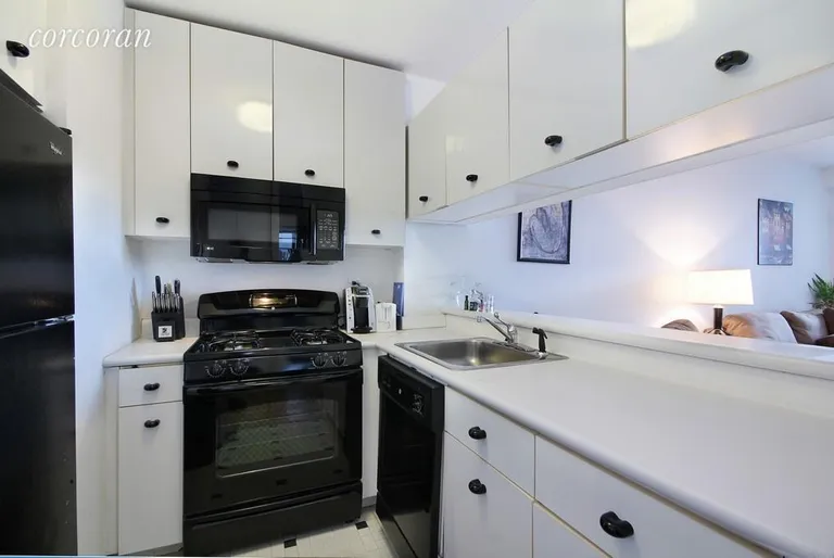 New York City Real Estate | View 45 East 25th Street, 39A | Bright pass-through kitchen! | View 4
