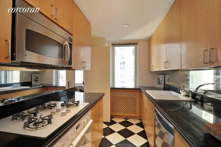 New York City Real Estate | View 860 Fifth Avenue, 11C | Kitchen | View 2