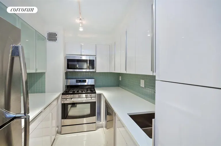 New York City Real Estate | View 301 East 79th Street, 19N | Newly Renov Hi End Large Mint Kitchen | View 3