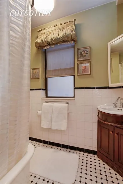 New York City Real Estate | View 304 West 89th Street, 3C | Bathroom | View 5