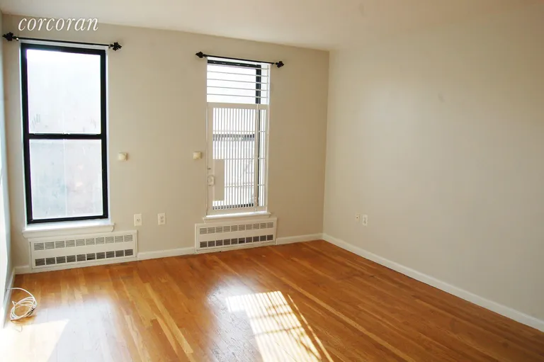 New York City Real Estate | View 420 Classon Avenue, 2A | Living Room 16'x12'7" | View 4