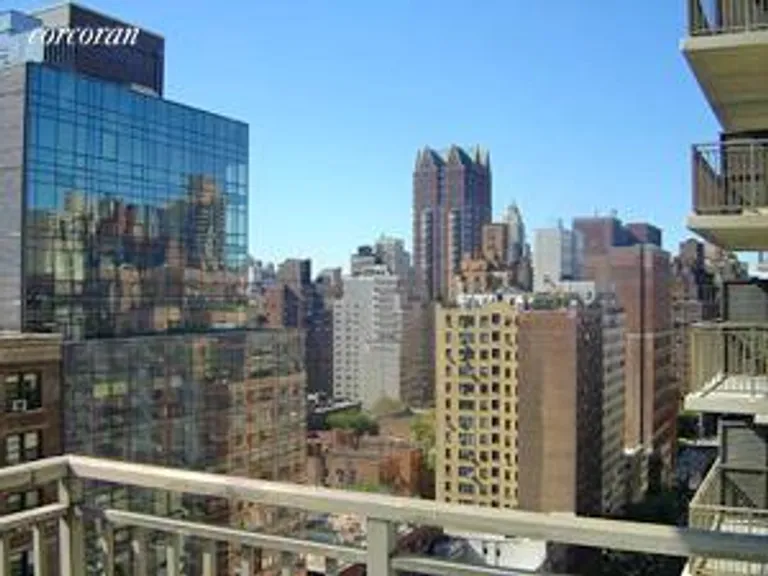New York City Real Estate | View 301 East 79th Street, 19L | room 1 | View 2