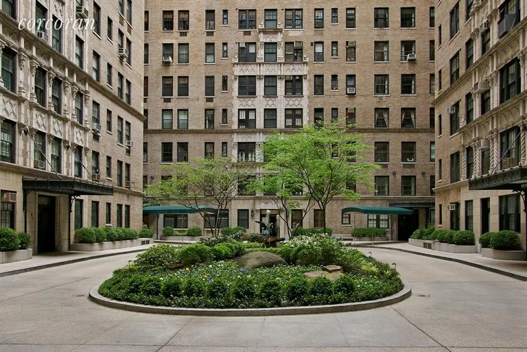 New York City Real Estate | View 1185 Park Avenue, 7E | Courtyard | View 9