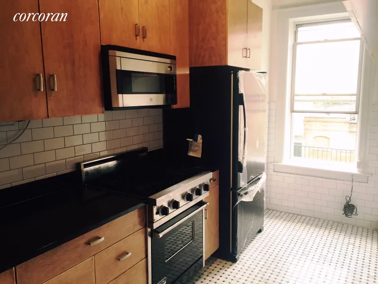 New York City Real Estate | View 160 Franklin Street, 2 | 1 Bed, 1 Bath | View 1