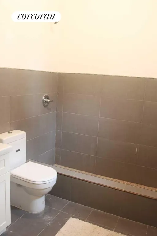 New York City Real Estate | View 214 Green Street, NR1 | Full Bathroom and Washer/Dryer Hookup | View 4