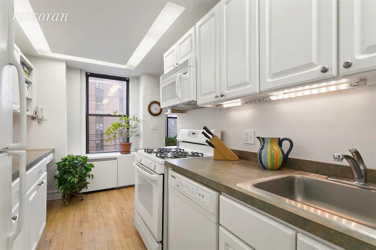 New York City Real Estate | View 175 West 93rd Street, 6B | room 2 | View 3