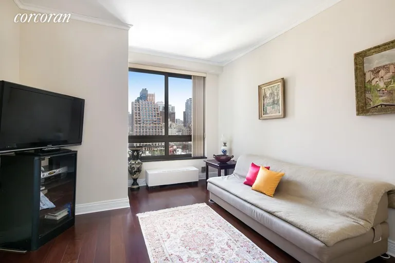 New York City Real Estate | View 100 United Nations Plaza, 17G | Second Bedroom with ensuite marble bath | View 7