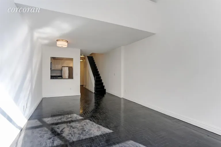 New York City Real Estate | View 170 East 87th Street, E8D | Kitchen | View 2