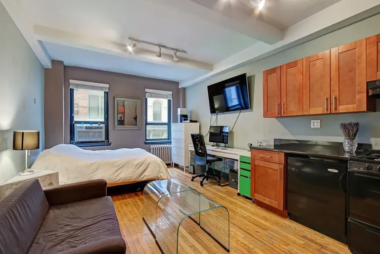 New York City Real Estate | View 11 Waverly Place, 2B | 1 Bath | View 1