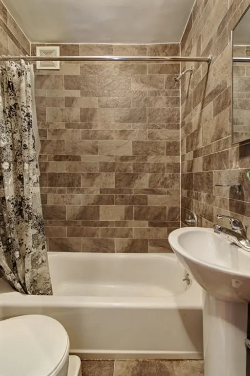 New York City Real Estate | View 11 Waverly Place, 2B | Bathroom | View 4