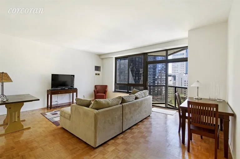New York City Real Estate | View 100 United Nations Plaza, 17D | 1 Bed, 1 Bath | View 1