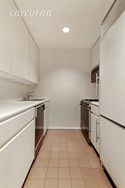 New York City Real Estate | View 100 United Nations Plaza, 17D | Kitchen | View 2