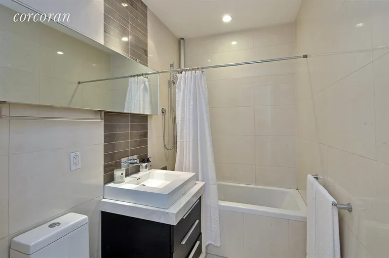 New York City Real Estate | View 161 North 4th Street, 1E | Full Bathroom | View 5