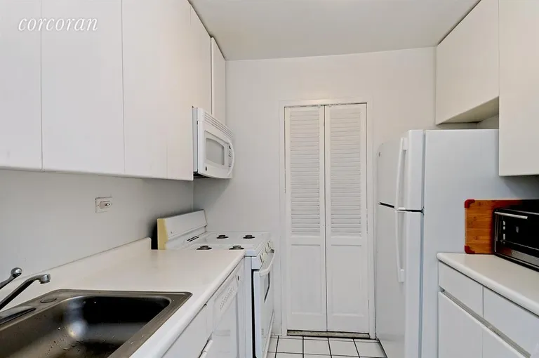 New York City Real Estate | View 211 East 53rd Street, 4J | Kitchen | View 3
