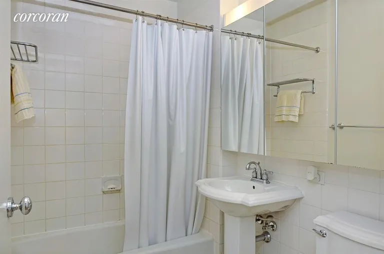 New York City Real Estate | View 1500-1501 Lexington Avenue, 12E | Full sized bathroom with a pedestal sink | View 4