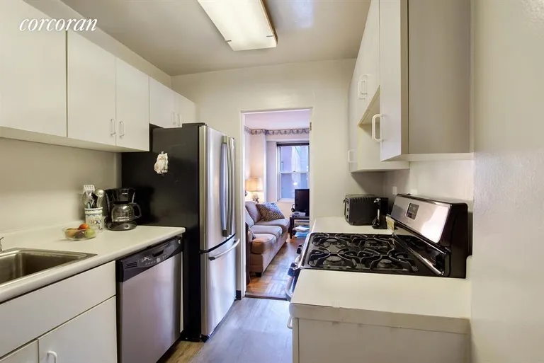 New York City Real Estate | View 150 East 61st Street, 4D | Kitchen | View 3
