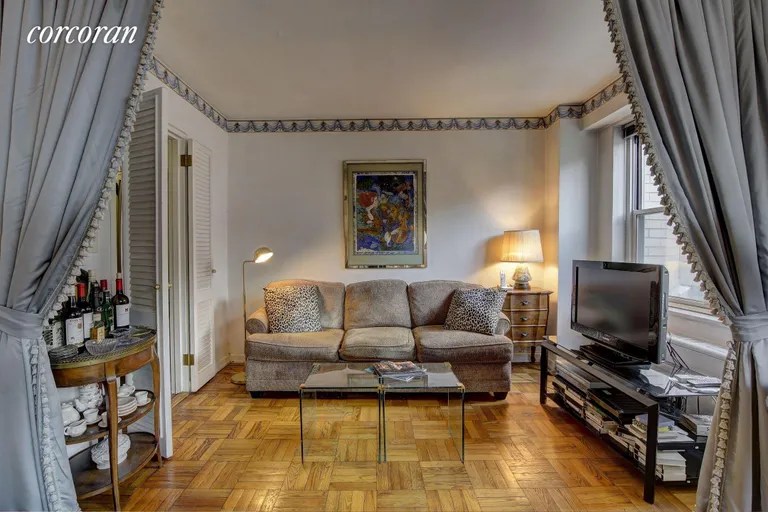 New York City Real Estate | View 150 East 61st Street, 4D | Den/dining alcove | View 5