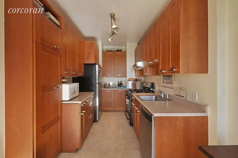 New York City Real Estate | View 116 Pinehurst Avenue, R42 | Updated kitchen | View 3