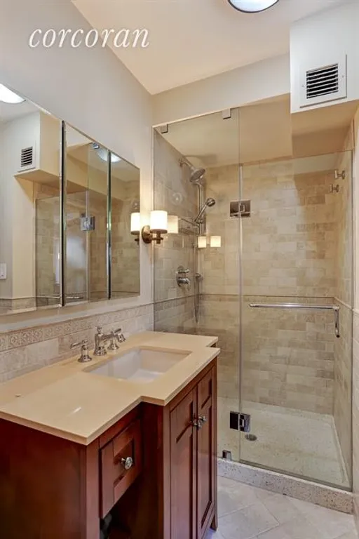 New York City Real Estate | View 435 East 76th Street, PHB | Master Bathroom | View 10