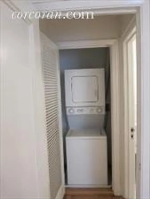 New York City Real Estate | View 25 Central Park West, 9Z | Washer/Dryer | View 7