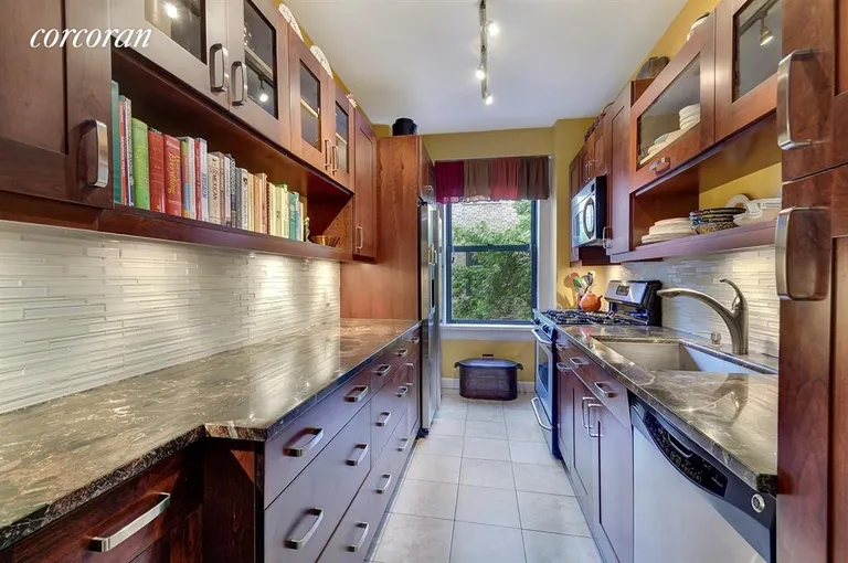 New York City Real Estate | View 860 West 181st Street, 56 | Kitchen | View 2