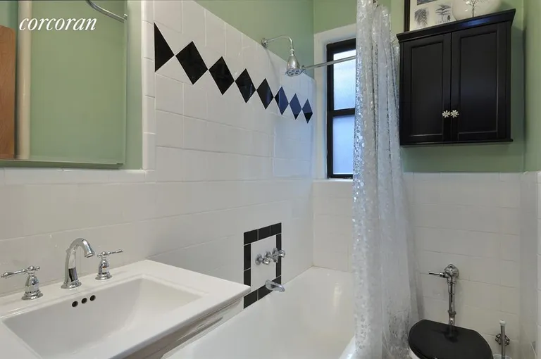 New York City Real Estate | View 860 West 181st Street, 55 | Bathroom | View 4