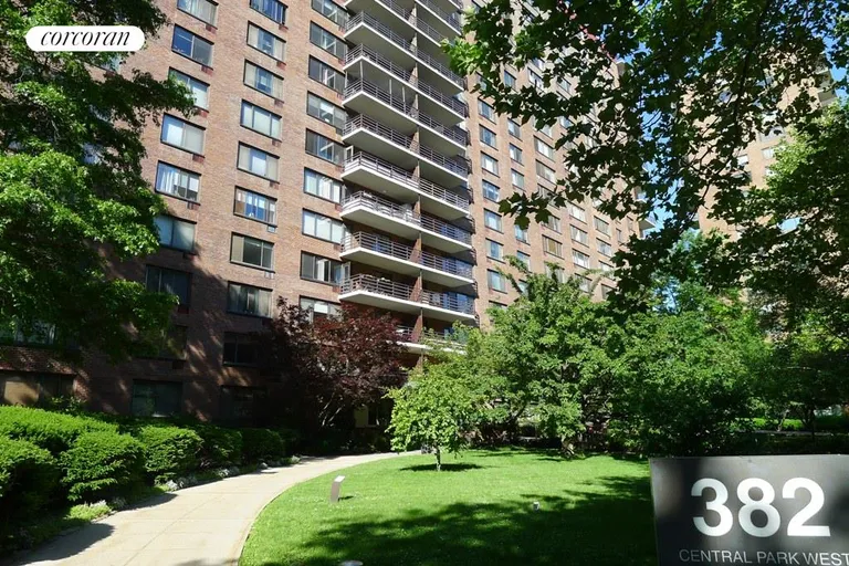 New York City Real Estate | View 382 Central Park West, 8G | Lush grounds | View 10
