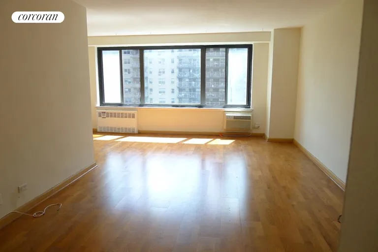New York City Real Estate | View 382 Central Park West, 8G | Big and bright | View 2