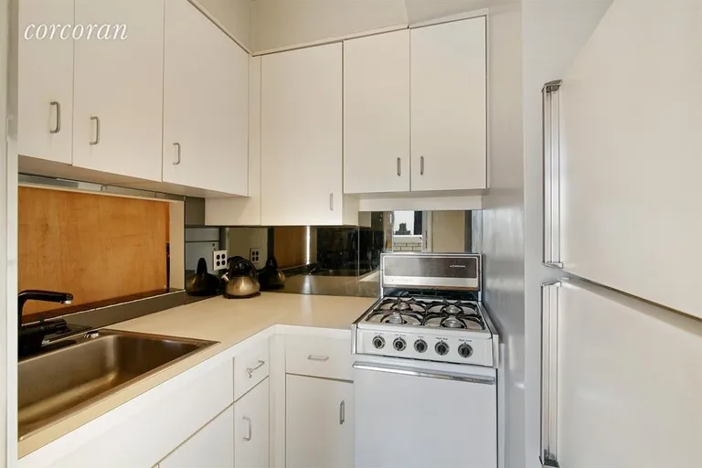 New York City Real Estate | View 201 East 66th Street, PHH | Kitchen | View 4