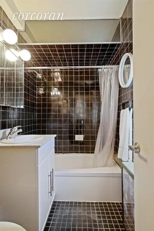 New York City Real Estate | View 201 East 66th Street, PHH | Bathroom | View 5
