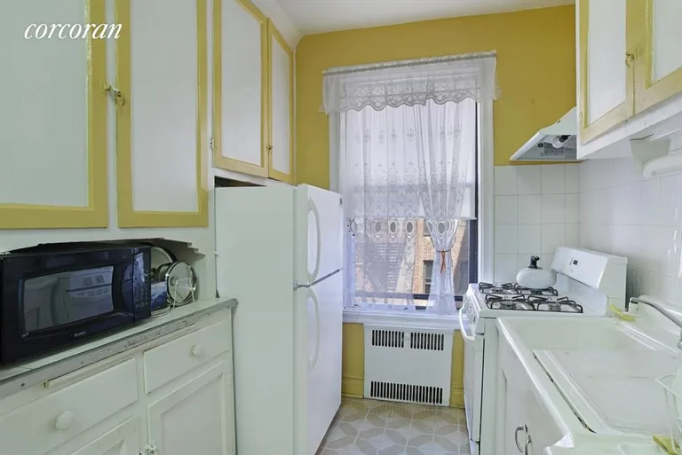 New York City Real Estate | View 70 Lenox Road, 4H | Kitchen | View 2