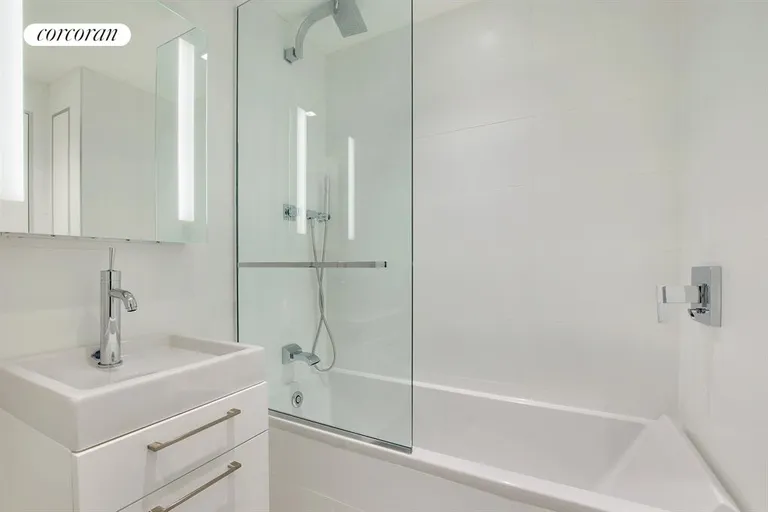 New York City Real Estate | View 20 West 64th Street, 40H | Luxuriously gut renovated bathroom. | View 5