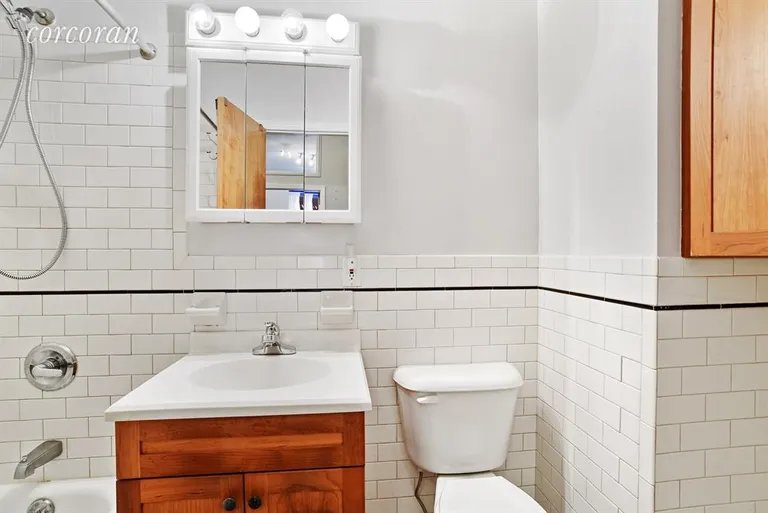 New York City Real Estate | View 133 Conselyea Street, 3F | Full Bathroom | View 5