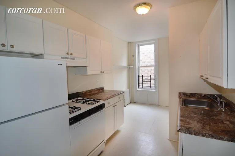 New York City Real Estate | View 814 Manhattan Avenue, 3L | 1 Bed, 1 Bath | View 1