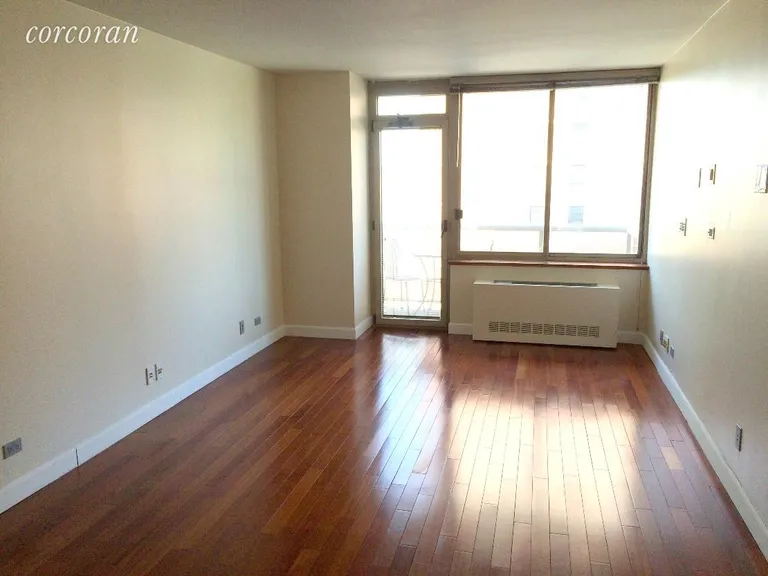 New York City Real Estate | View 200 East 89th Street, 9D | room 1 | View 2