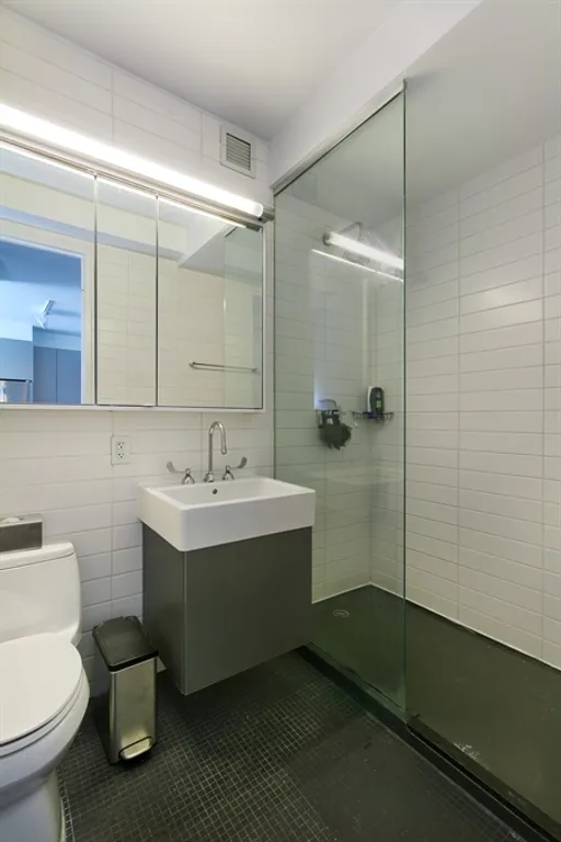 New York City Real Estate | View 450 Washington Street, 816 | Bathroom | View 4
