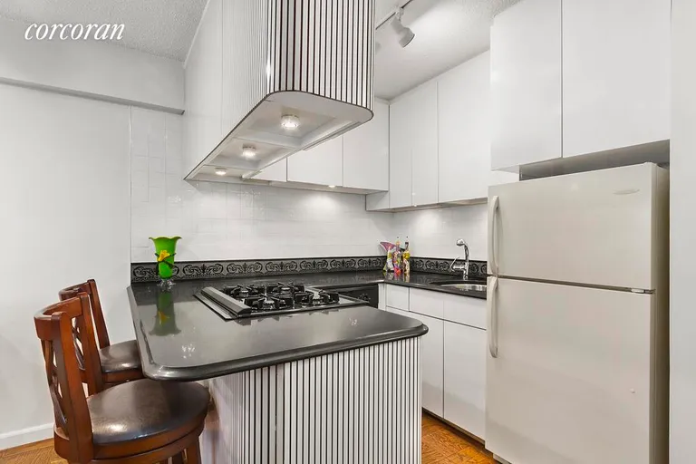 New York City Real Estate | View 170 West 23rd Street, 2Y | Immaculate renovated open kitchen1 | View 3