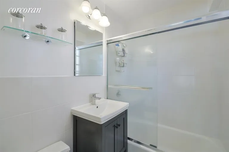 New York City Real Estate | View 201 East 83rd Street, 10G | Bathroom | View 5