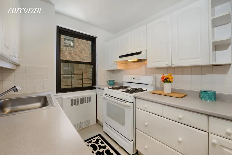 New York City Real Estate | View 233 East 69th Street, 11J | room 3 | View 4